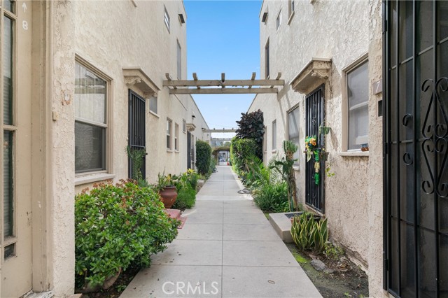 Detail Gallery Image 2 of 19 For 1738 E 4th St #1,  Long Beach,  CA 90802 - 1 Beds | 1 Baths