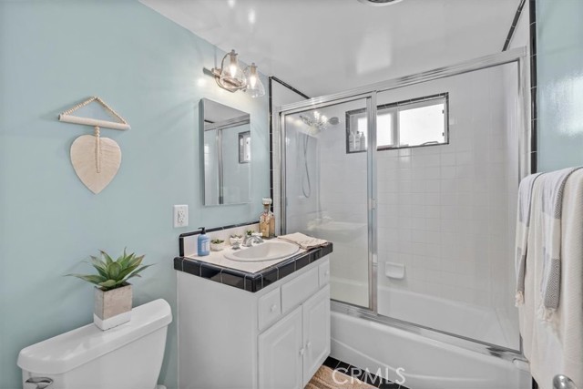 593 26th Street, Manhattan Beach, California 90266, 3 Bedrooms Bedrooms, ,2 BathroomsBathrooms,Residential,Sold,26th,SB22189948