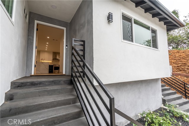 Detail Gallery Image 61 of 73 For 3362 Bellota, Los Angeles,  CA 90027 - 5 Beds | 5 Baths