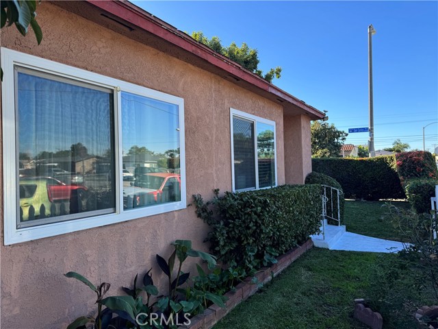 Detail Gallery Image 5 of 26 For 10406 San Carlos, South Gate,  CA 90280 - 2 Beds | 1 Baths