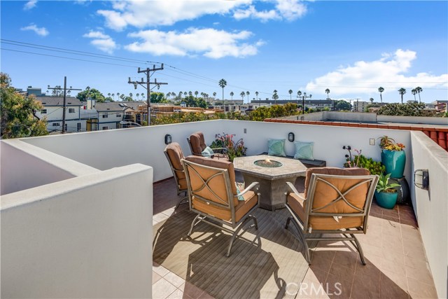 311 Topaz Street, Redondo Beach, California 90277, 5 Bedrooms Bedrooms, ,2 BathroomsBathrooms,Residential,Sold,Topaz,SB17009077