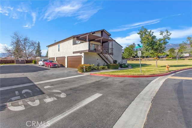 Detail Gallery Image 3 of 28 For 2056 Teak Ct, San Bernardino,  CA 92404 - 2 Beds | 1 Baths