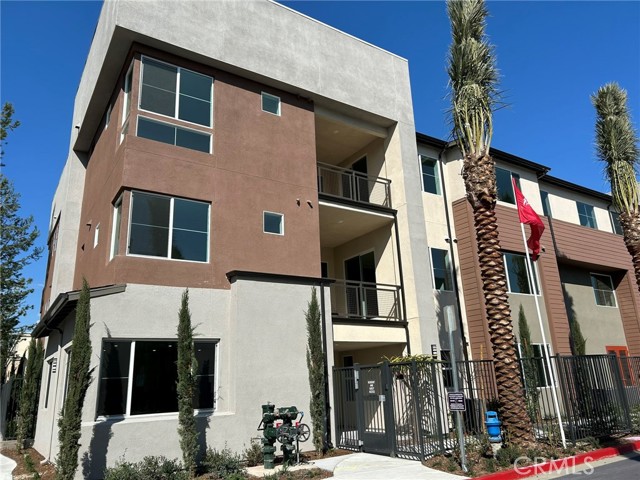 Detail Gallery Image 1 of 33 For 1000 Tangent Privado 302, Ontario,  CA 91764 - 3 Beds | 2 Baths