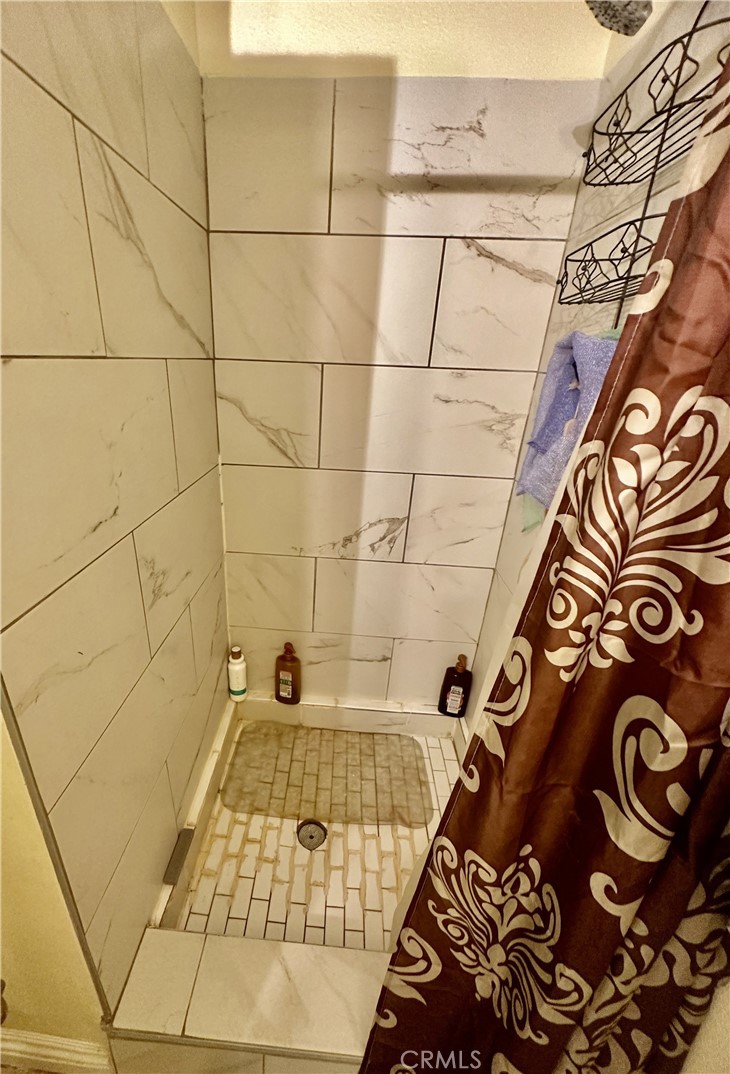 https://media.crmls.org/medias/8d1ba371-d298-4375-810e-e095b991a5af.jpg?preset=X-Large