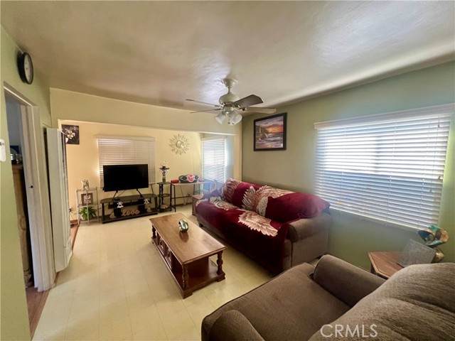 933 S La Verne Avenue, East Los Angeles CA: https://media.crmls.org/medias/8d1c25fc-1bc5-4d46-9867-c8a0146068d3.jpg