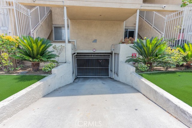 110 W Maple Street, Glendale CA: https://media.crmls.org/medias/8d1c49db-dd44-4685-a2d7-ebe24a70f88c.jpg