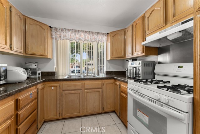Detail Gallery Image 10 of 24 For 2330 W Lincoln St, Long Beach,  CA 90810 - 3 Beds | 2 Baths