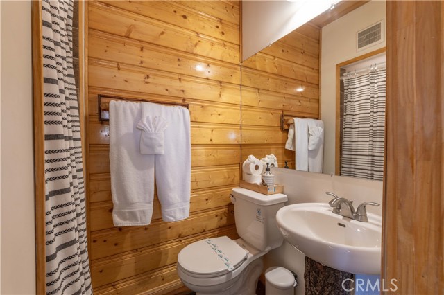 Detail Gallery Image 13 of 27 For 796 Silver Tip Dr, Big Bear Lake,  CA 92315 - 2 Beds | 2 Baths