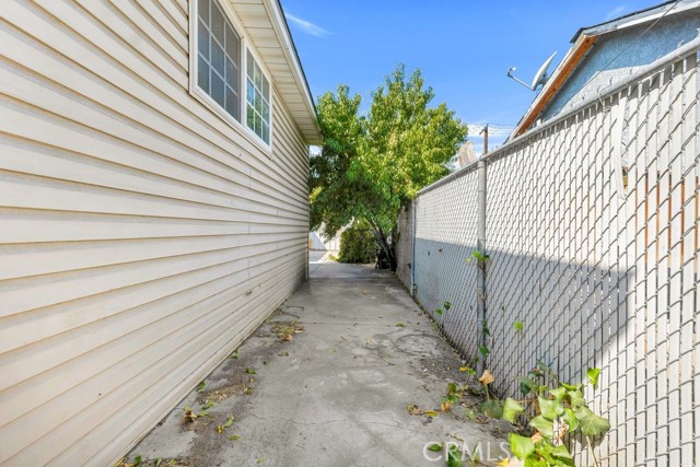 Detail Gallery Image 11 of 26 For 22319 Park St, Newhall,  CA 91321 - 3 Beds | 1/1 Baths