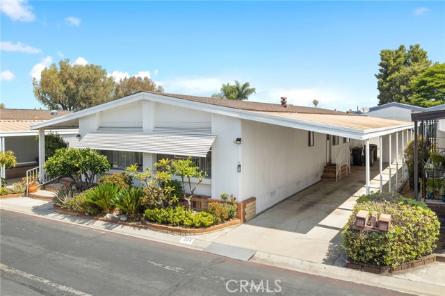 1919 W Coronet Avenue, Anaheim CA: https://media.crmls.org/medias/8d1f6f6a-9398-4d06-a57c-07f59e8054a1.jpg