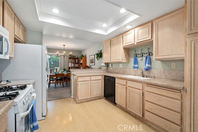 13562 Mahogany Place, Tustin CA: https://media.crmls.org/medias/8d1f70c2-d3c6-4fd3-89f5-afc0d0a69ab2.jpg