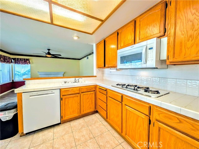 7754 Fox Tail Court, Highland CA: https://media.crmls.org/medias/8d1fd84a-8734-40bc-a7dc-76c011e557d1.jpg