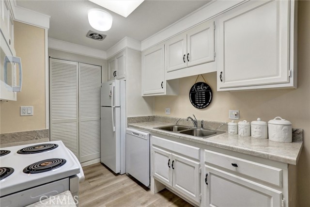 2123 Ronda Granada, Laguna Woods CA: https://media.crmls.org/medias/8d20bbad-b719-4cc9-8ce8-740911518868.jpg
