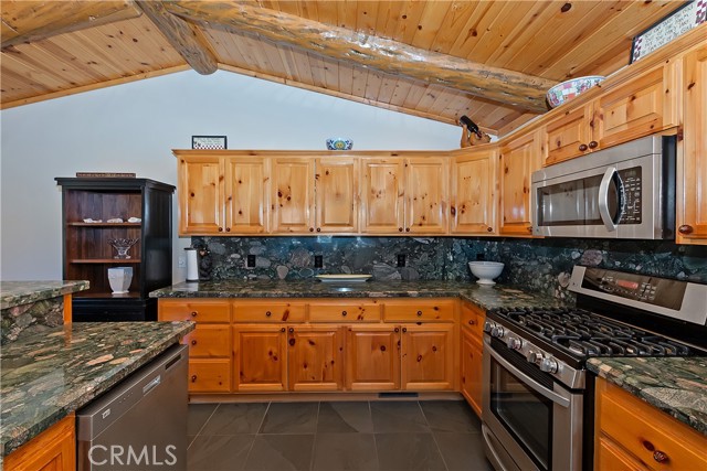 Detail Gallery Image 20 of 50 For 1362 Balsam Dr, Big Bear Lake,  CA 92315 - 4 Beds | 3 Baths