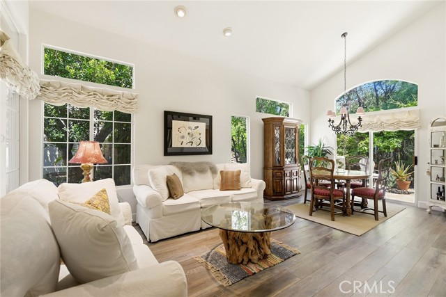 Detail Gallery Image 6 of 29 For 4762 Rhapsody, Oak Park,  CA 91377 - 3 Beds | 3 Baths