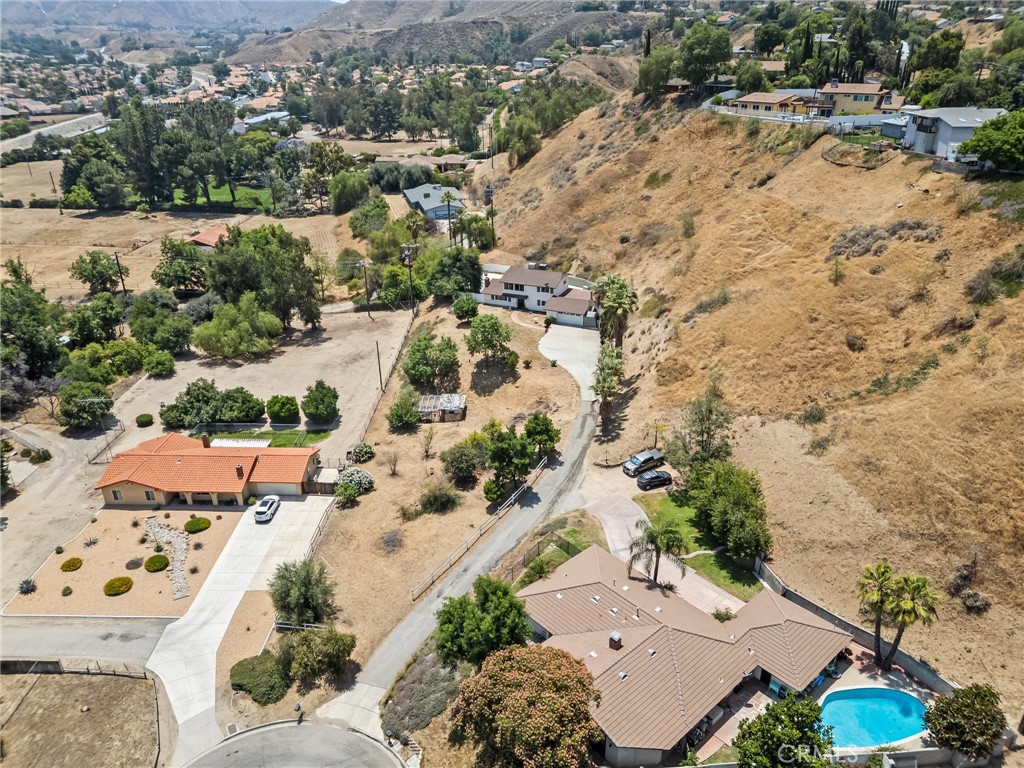 https://media.crmls.org/medias/8d219f8f-06a6-40c0-b810-e8ffd5e4fec8.jpg?preset=X-Large