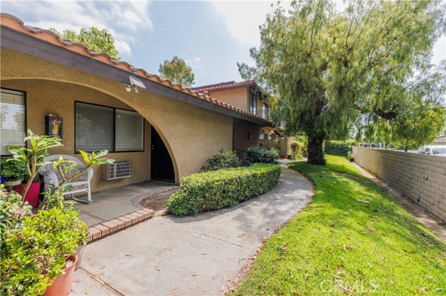 1806 N Fairview Street, Santa Ana CA: https://media.crmls.org/medias/8d22ad1b-9f08-401a-bb6f-0b2002abfd58.jpg