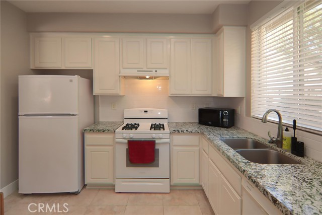 Detail Gallery Image 4 of 15 For 896 Poppyseed Way #105,  Hemet,  CA 92545 - 1 Beds | 1 Baths