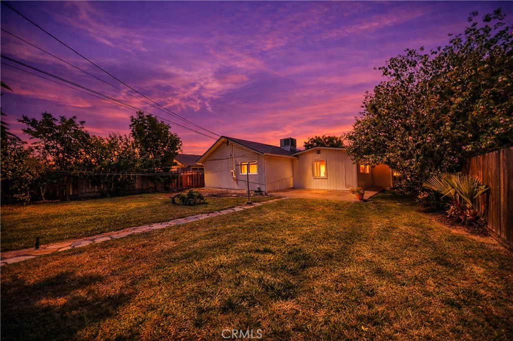 https://media.crmls.org/medias/8d230510-9df0-41ba-9849-bd706c37767e.jpg?preset=X-Large