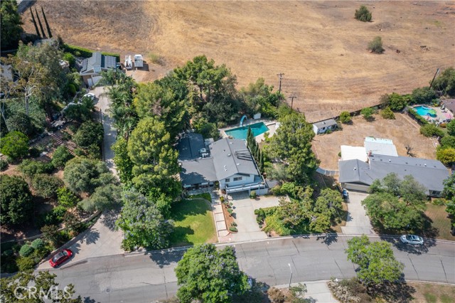 2242 Oak Crest Drive, Riverside CA: https://media.crmls.org/medias/8d238e82-87e6-42dc-8ead-81a1d2323c17.jpg