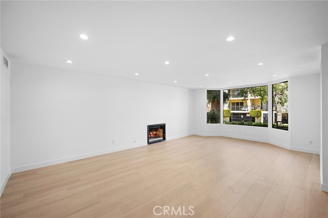 Detail Gallery Image 9 of 33 For 350 W Loraine St #101,  Glendale,  CA 91202 - 2 Beds | 2 Baths