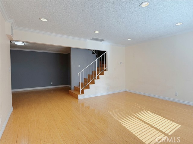 Detail Gallery Image 3 of 26 For 7320 Lennox Ave #H1,  Van Nuys,  CA 91405 - 2 Beds | 2/1 Baths
