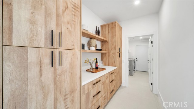 Detail Gallery Image 9 of 39 For 18829 Paseo Nuevo Dr, Tarzana,  CA 91356 - 4 Beds | 4/1 Baths