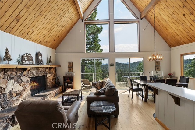 Detail Gallery Image 4 of 54 For 26354 Spyglass Dr, Lake Arrowhead,  CA 92352 - 3 Beds | 2 Baths