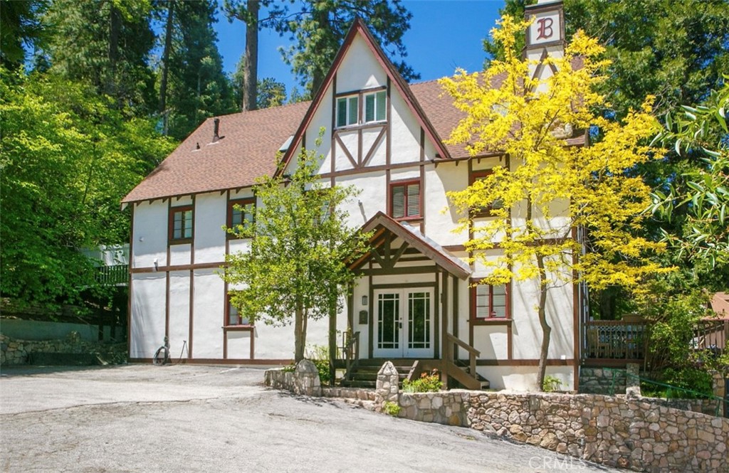 815 Arrowhead Villa Road