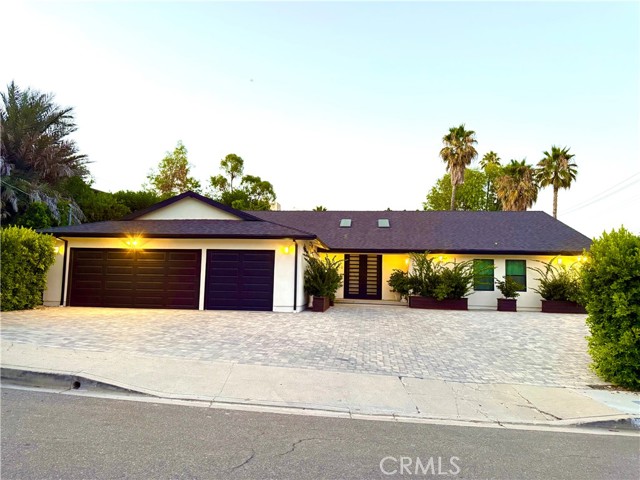 20301 Reaza Place, Woodland Hills CA: https://media.crmls.org/medias/8d26861e-63b3-4f99-a374-57e96046f824.jpg