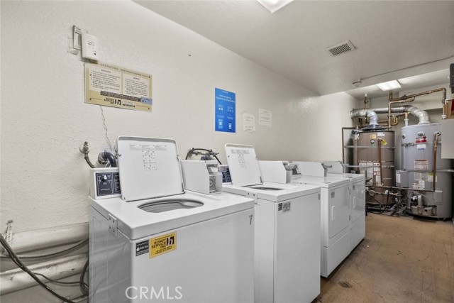 Detail Gallery Image 34 of 36 For 1523 E Windsor Rd 209a,  Glendale,  CA 91205 - 2 Beds | 1/1 Baths