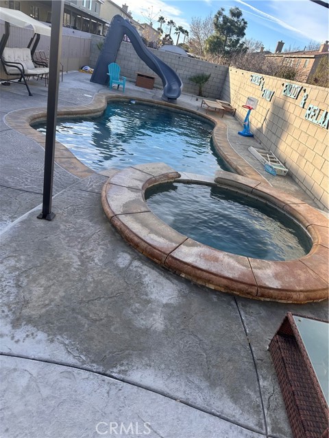 Detail Gallery Image 4 of 5 For 13888 Chestnut, Victorville,  CA 92392 - 5 Beds | 4 Baths