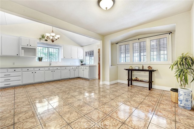 1419 S Redondo Boulevard, Los Angeles CA: https://media.crmls.org/medias/8d28138f-9e88-4f6b-b007-8c22f50db262.jpg