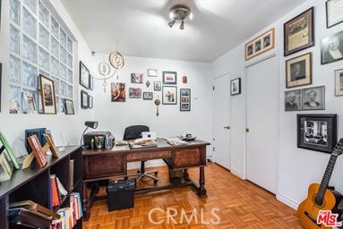 3540 N Knoll Drive, Los Angeles CA: https://media.crmls.org/medias/8d281e6a-d658-4308-92de-e2281ecdfde5.jpg