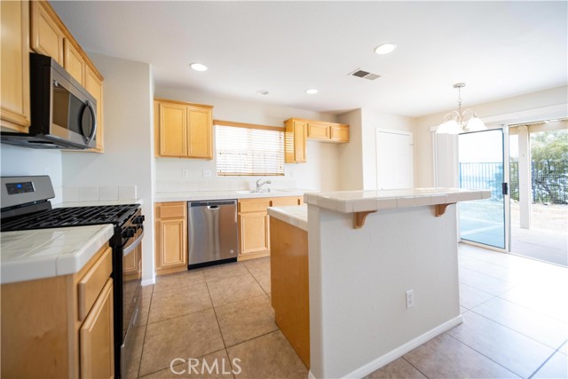 Detail Gallery Image 11 of 55 For 29448 Rock Point, Lake Elsinore,  CA 92530 - 4 Beds | 3 Baths