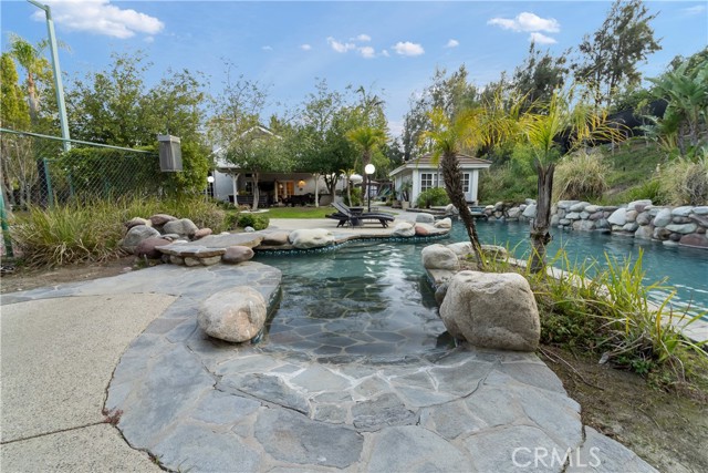 6011 Paseo La Vista, Woodland Hills CA: https://media.crmls.org/medias/8d28b2b7-82f6-470c-b800-8f2cbfd6f5e7.jpg