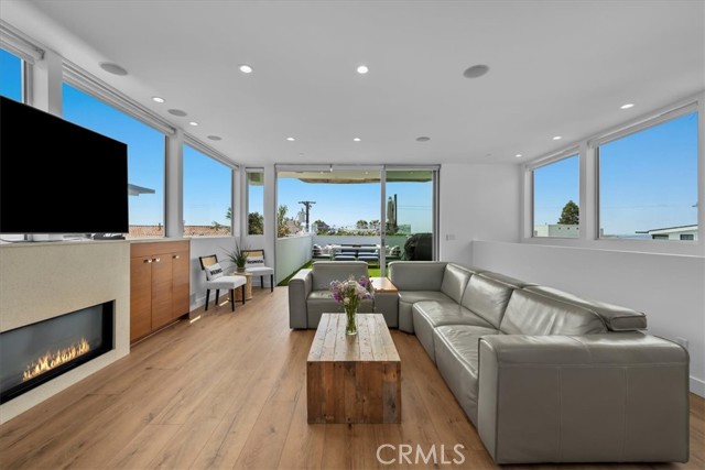 Detail Gallery Image 20 of 50 For 1501 Monterey Bld, Hermosa Beach,  CA 90254 - 4 Beds | 3/1 Baths