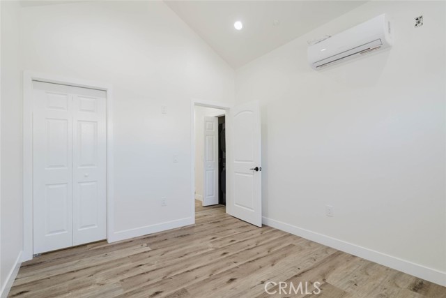 5732 Willowcrest Avenue, 2 photo 25