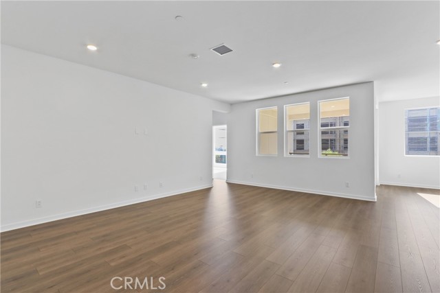 Detail Gallery Image 18 of 30 For 960 N Tangent Privado #305,  Ontario,  CA 91764 - 3 Beds | 2 Baths