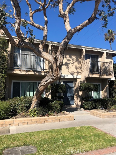 Detail Gallery Image 2 of 29 For 225 19th St a,  Huntington Beach,  CA 92648 - 3 Beds | 2/1 Baths