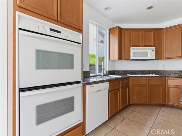 Detail Gallery Image 4 of 36 For 29436 Shannon Ct, Canyon Country,  CA 91387 - 4 Beds | 2/1 Baths