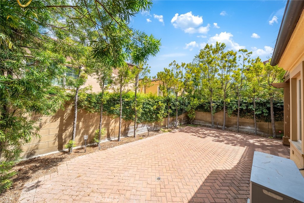 https://media.crmls.org/medias/8d2bf938-47bd-4a51-ac3a-b928ab3b535f.jpg?preset=X-Large