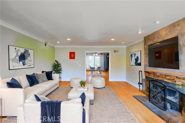 Detail Gallery Image 7 of 50 For 2401 E Avalon, Santa Ana,  CA 92705 - 5 Beds | 3 Baths