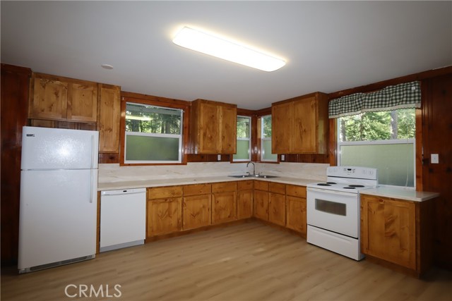 10466 Redwood Road, Loch Lomond CA: https://media.crmls.org/medias/8d2cf4b8-276a-421e-a72e-443b01098785.jpg