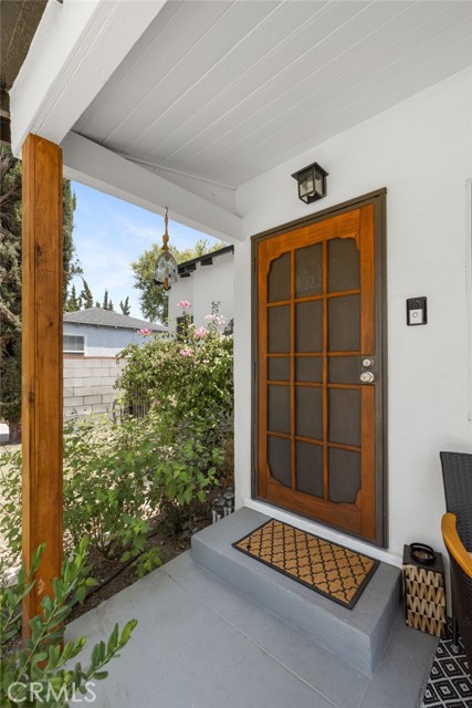 1820 N Avon Street, Burbank CA: https://media.crmls.org/medias/8d2e039e-80fb-41cc-b6d3-70e52a48ea0a.jpg