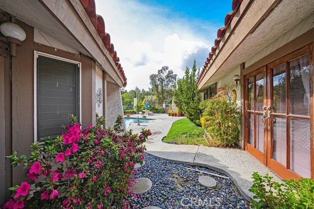 9752 Rangeview Drive, Santa Ana CA: https://media.crmls.org/medias/8d2eae8b-0ea0-49e9-af0b-d4c56ce7276f.jpg