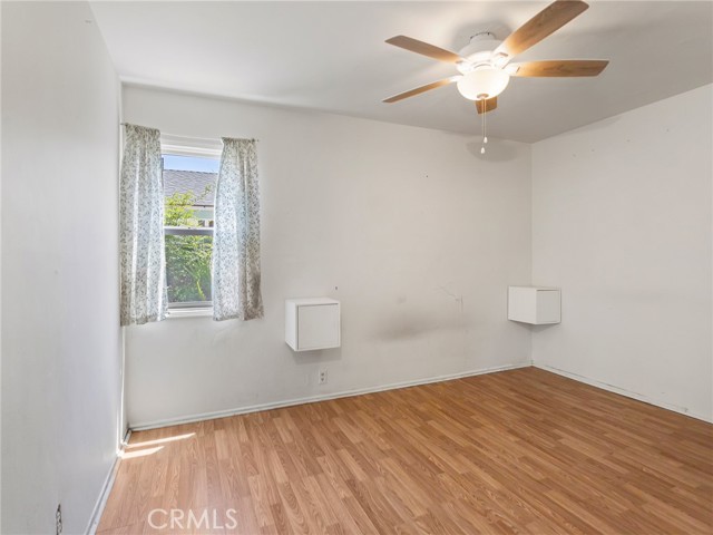 2215 N Brighton Street, Burbank CA: https://media.crmls.org/medias/8d2ee2ed-bc16-4167-b7b3-565c7af6768b.jpg