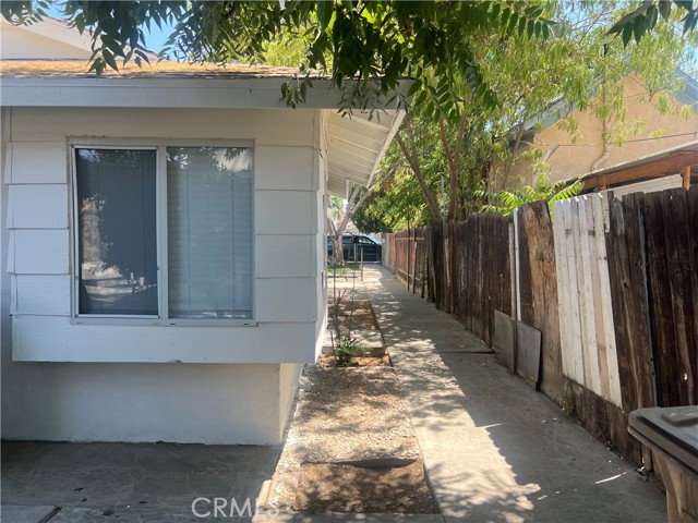 Detail Gallery Image 4 of 41 For 1026 Flower St, Bakersfield,  CA 93305 - – Beds | – Baths