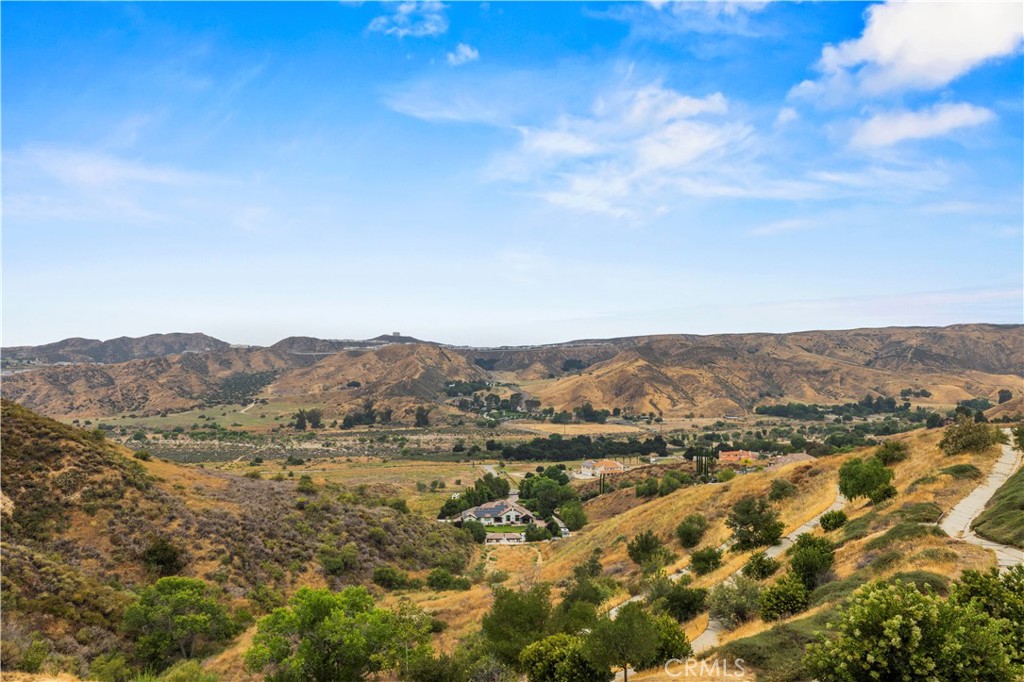 https://media.crmls.org/medias/8d2f9560-f8f4-4543-9413-c6a1f5745615.jpg?preset=X-Large