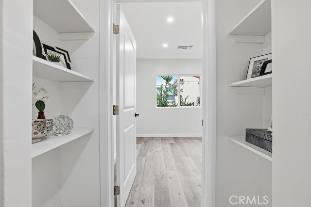 Detail Gallery Image 21 of 58 For 10714 Valley Spring Ln, North Hollywood,  CA 91602 - – Beds | – Baths